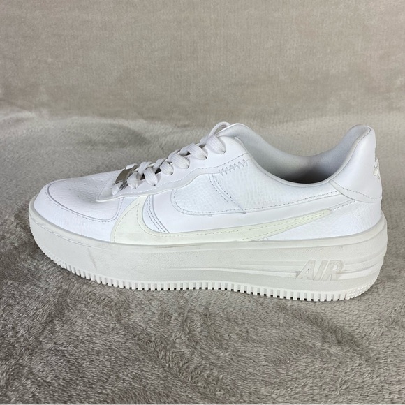 Nike Air Force 1 PLT.AF.ORM DJ9946-100 Womens 9.5 Triple White Running Shoes - Picture 2 of 12